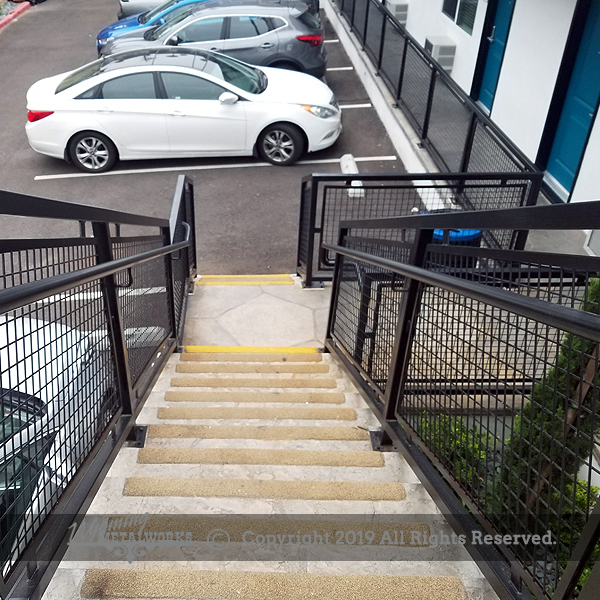 Commercial hand railing